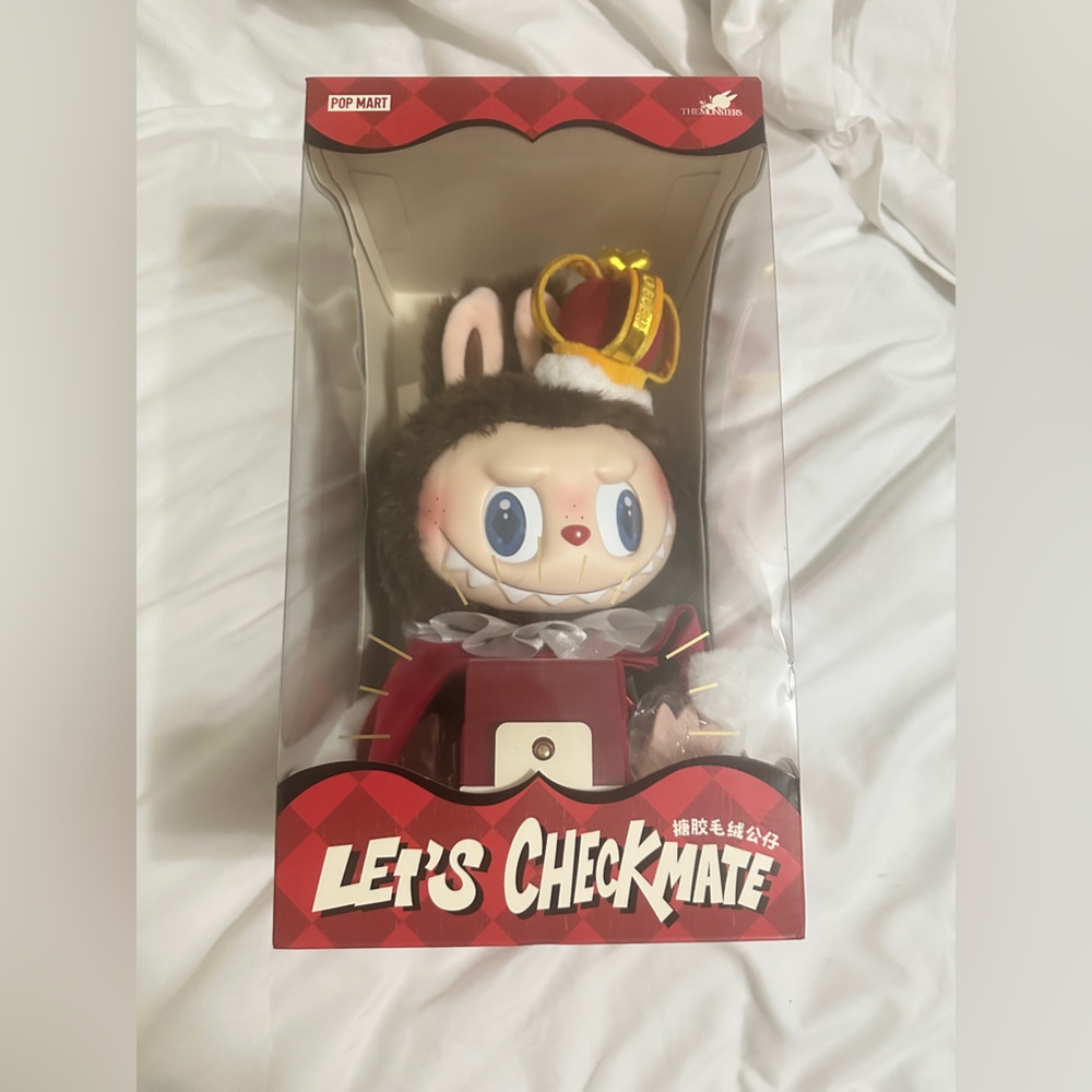 Popmart Let’s Checkmate King Labubu